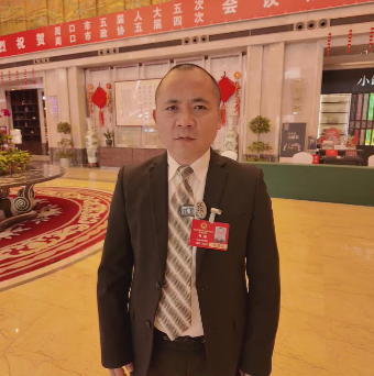 讓每個(gè)孩子身上有汗，眼里有光，一生向陽(yáng)